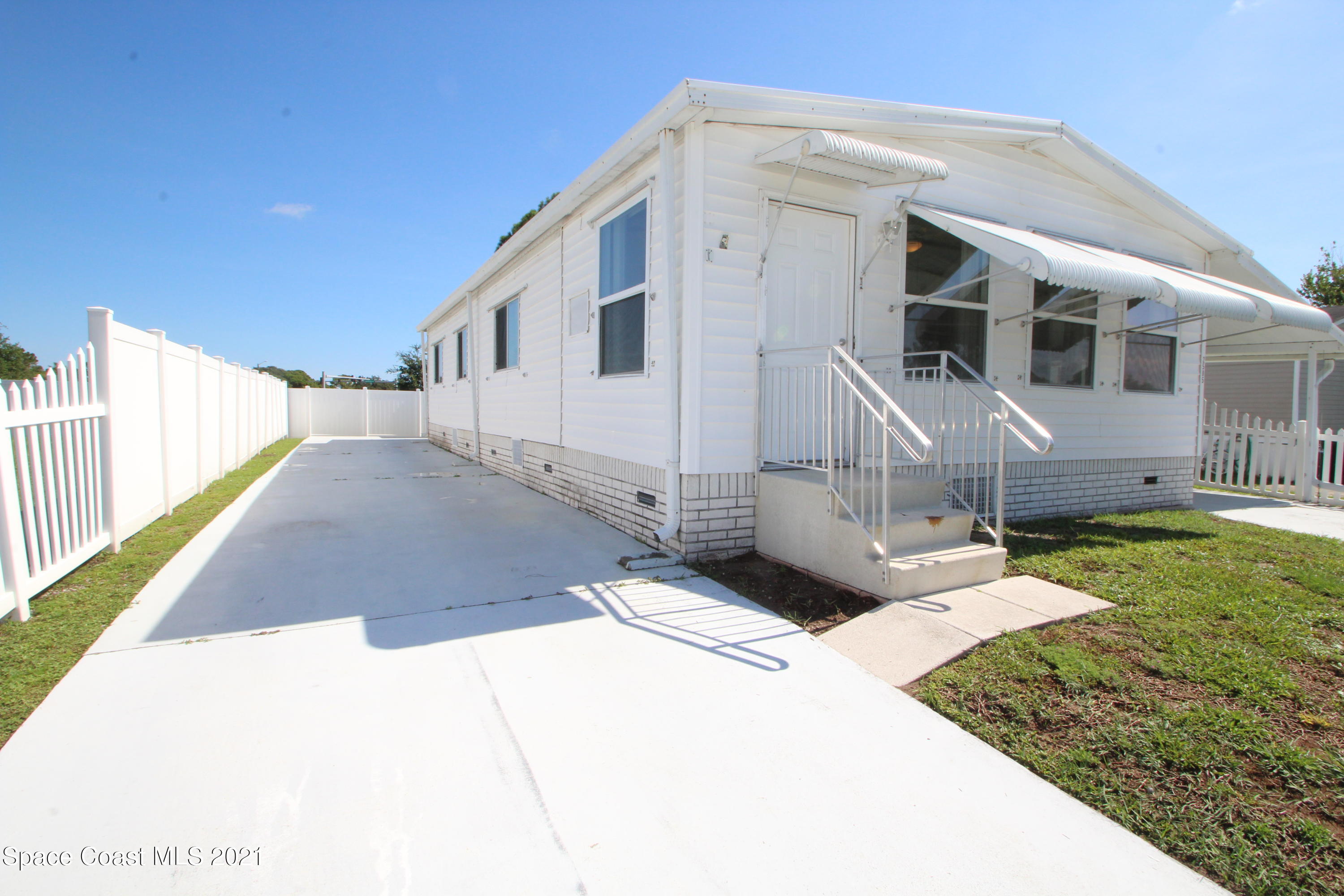2505 Amberly Road Northeast Palm Bay, FL 32905 - Photo 4 of 35 IMG_1954