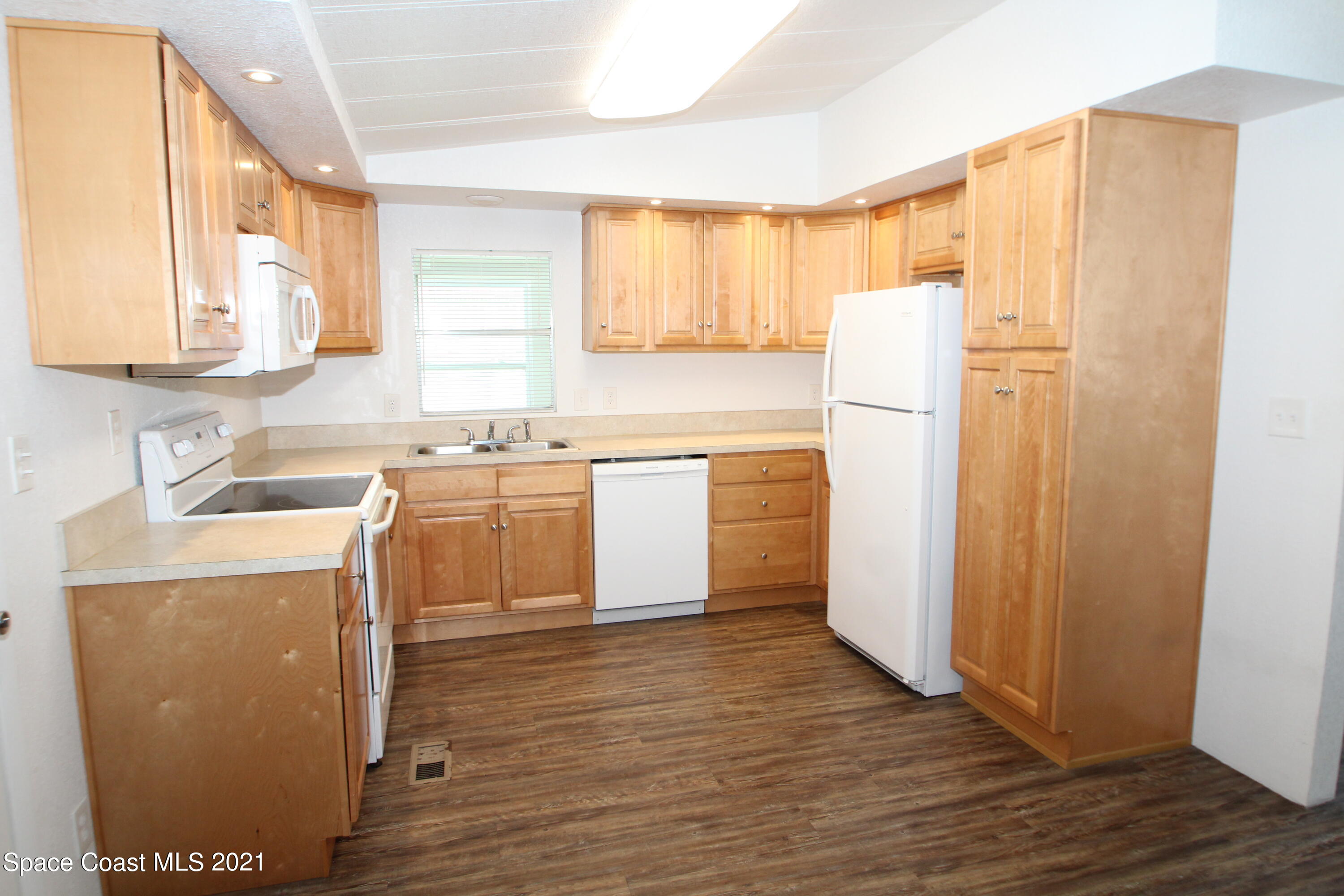 2505 Amberly Road Northeast Palm Bay, FL 32905 - Photo 5 of 35 IMG_1897