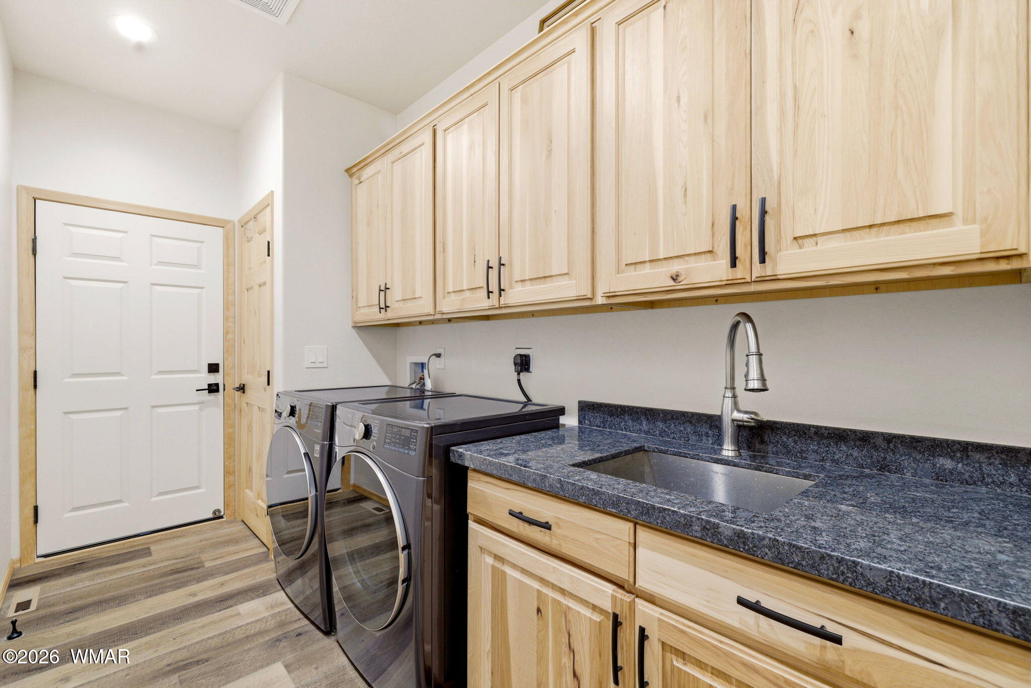 3408 Ponderosa Loop Heber, AZ 85928 - Photo 24 of 57 a kitchen with granite countertop a sink a stove and cabinets