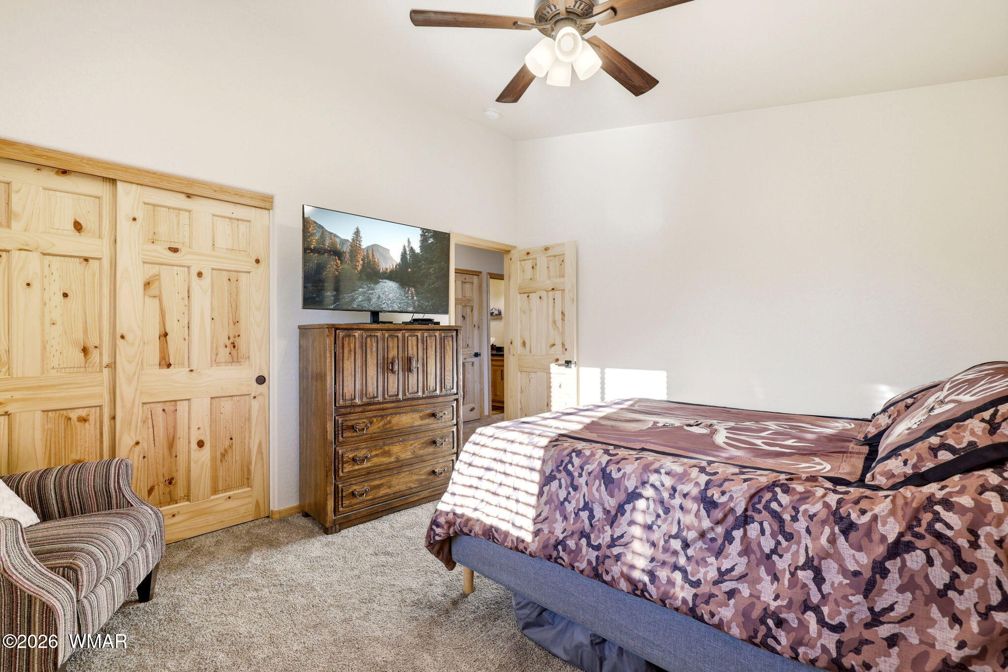3408 Ponderosa Loop Heber, AZ 85928 - Photo 34 of 57 a bedroom with a bed and a flat screen tv
