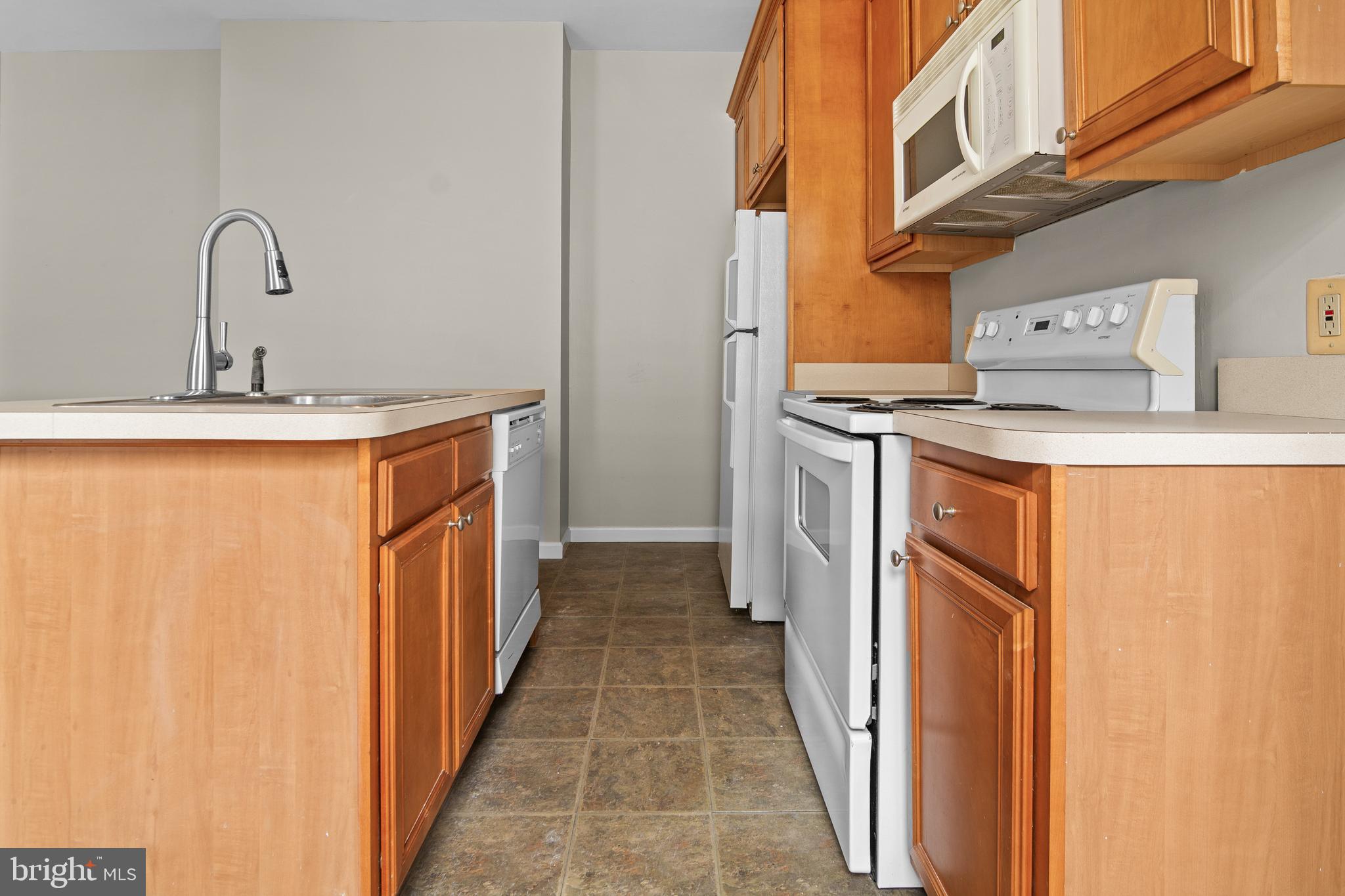 2112 Fleet Street Baltimore, MD 21231 - Photo 21 of 62 a utility room with dryer and washer