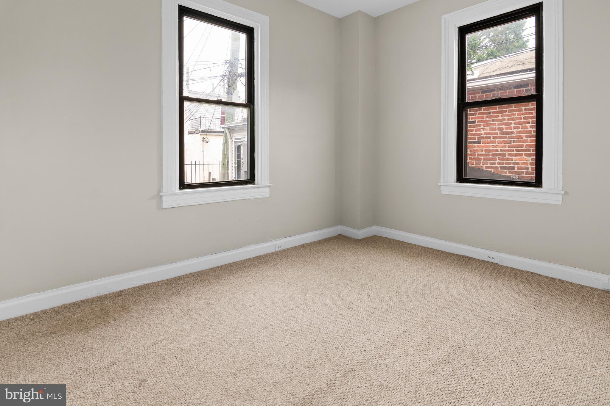 2112 Fleet Street Baltimore, MD 21231 - Photo 26 of 62 an empty room with windows