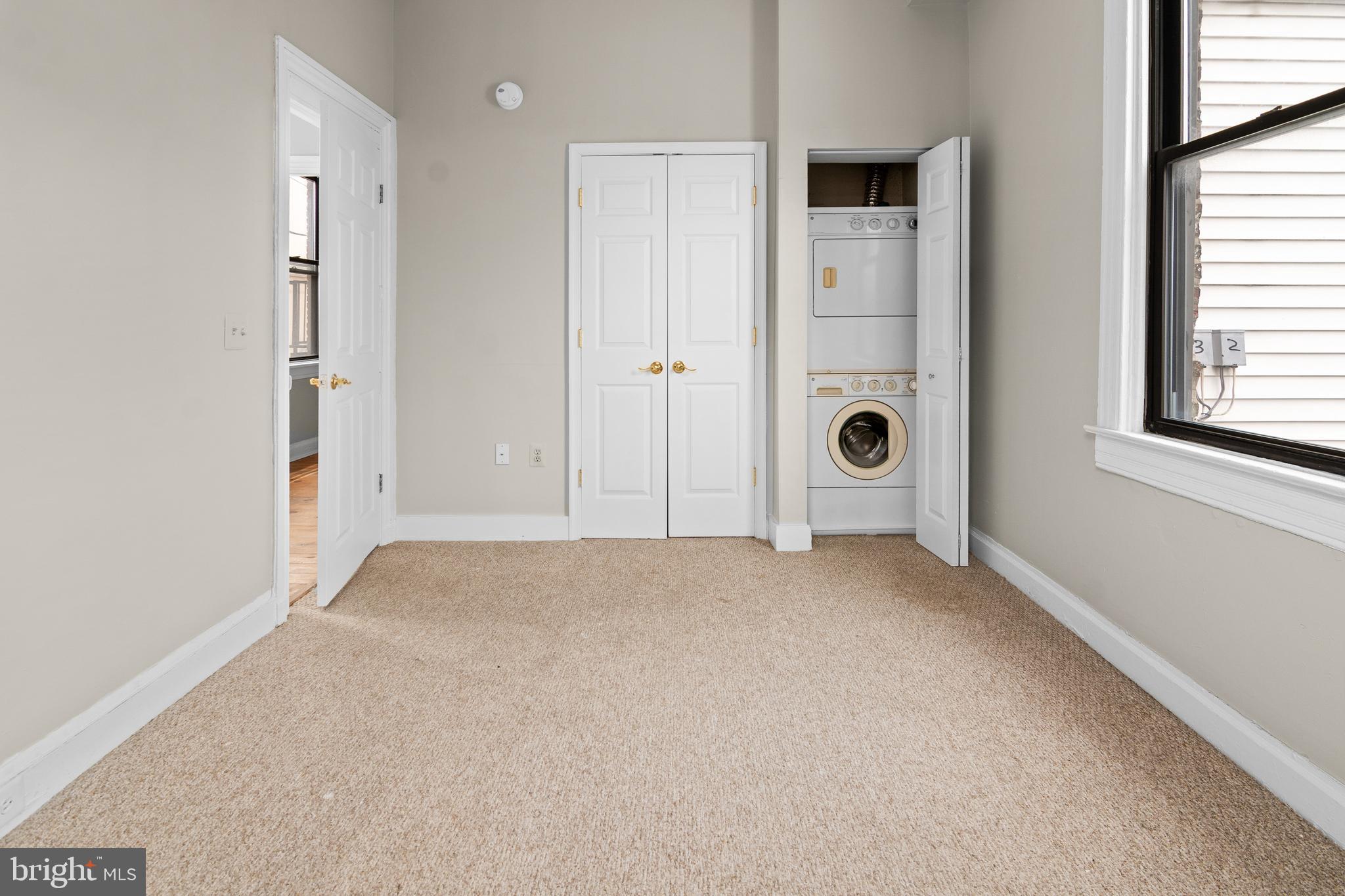 2112 Fleet Street Baltimore, MD 21231 - Photo 27 of 62 an empty room with windows and closet