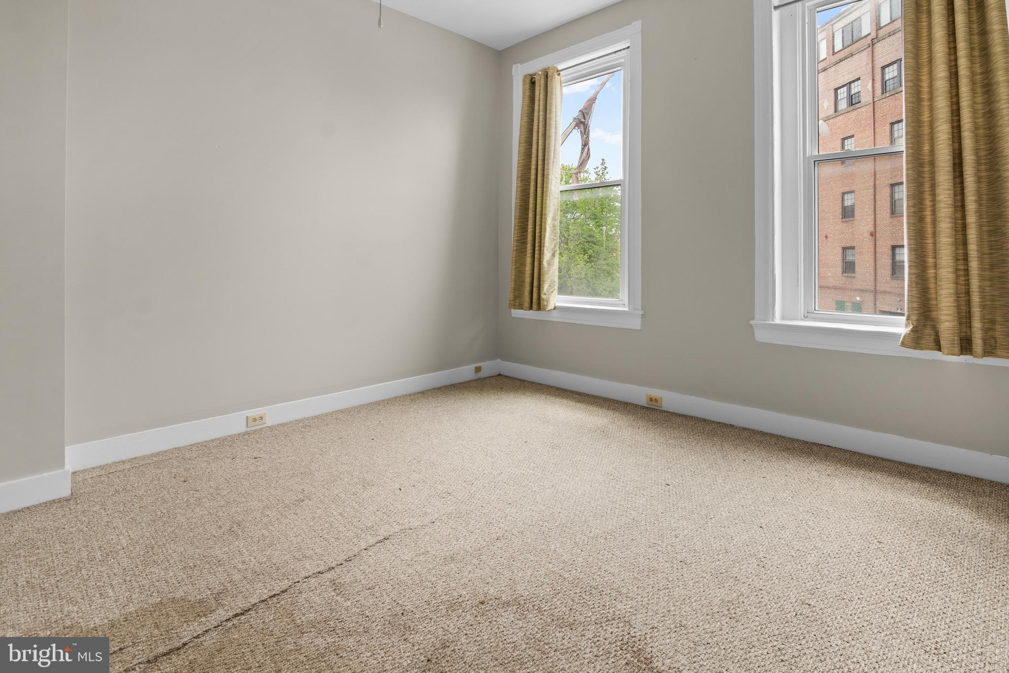 2112 Fleet Street Baltimore, MD 21231 - Photo 42 of 62 an empty room with a window