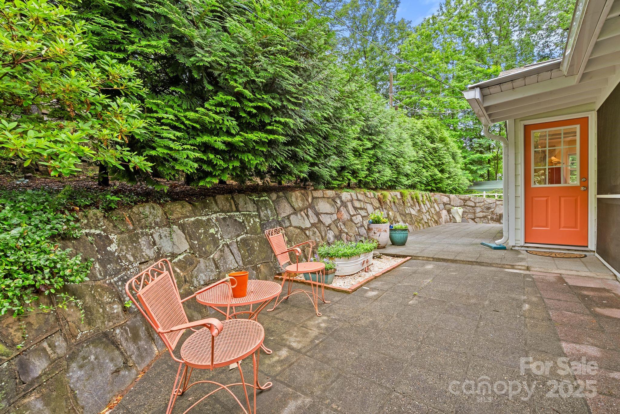 160 Hidden Hill Road Tryon, NC 28782 - Photo 38 of 47 a backyard of a house with table and chairs