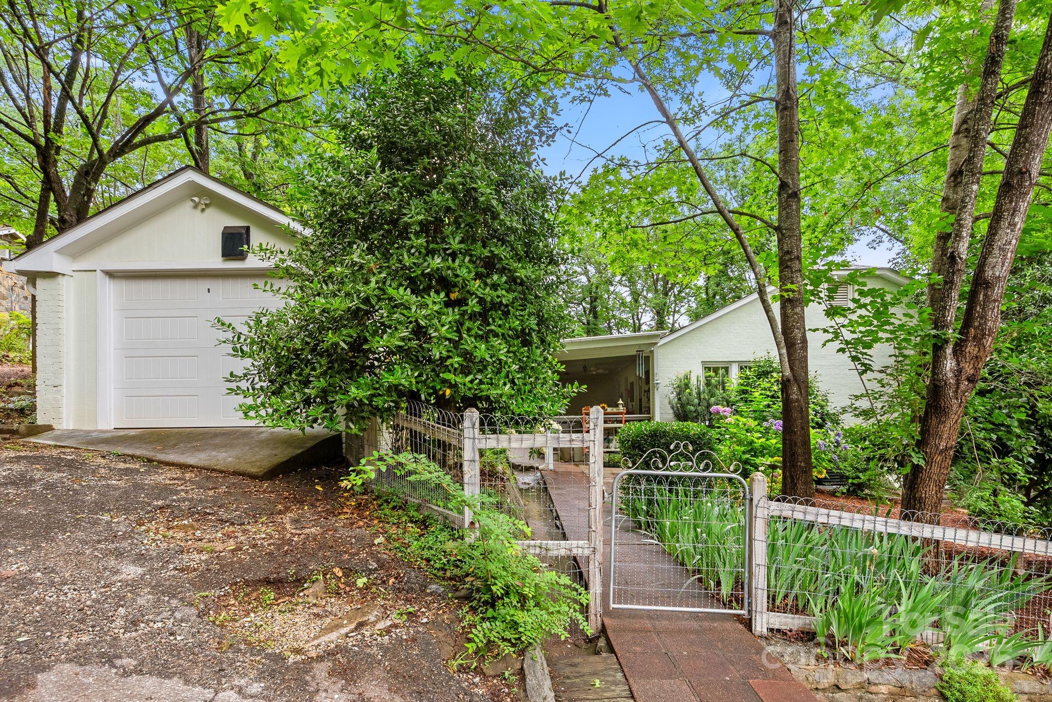 160 Hidden Hill Road Tryon, NC 28782 - Photo 45 of 47 front view of a house with a yard
