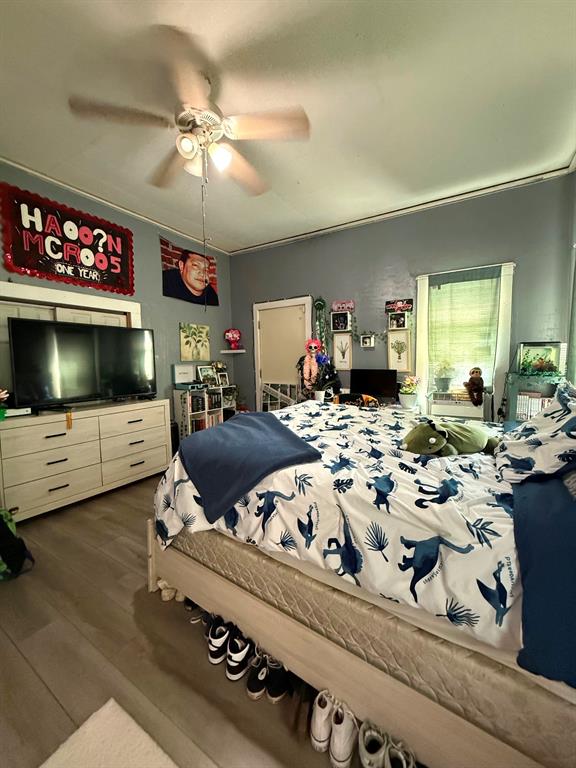 306 3rd Street Valley Mills, TX 76689 - Photo 13 of 14 a living room with furniture and a flat screen tv