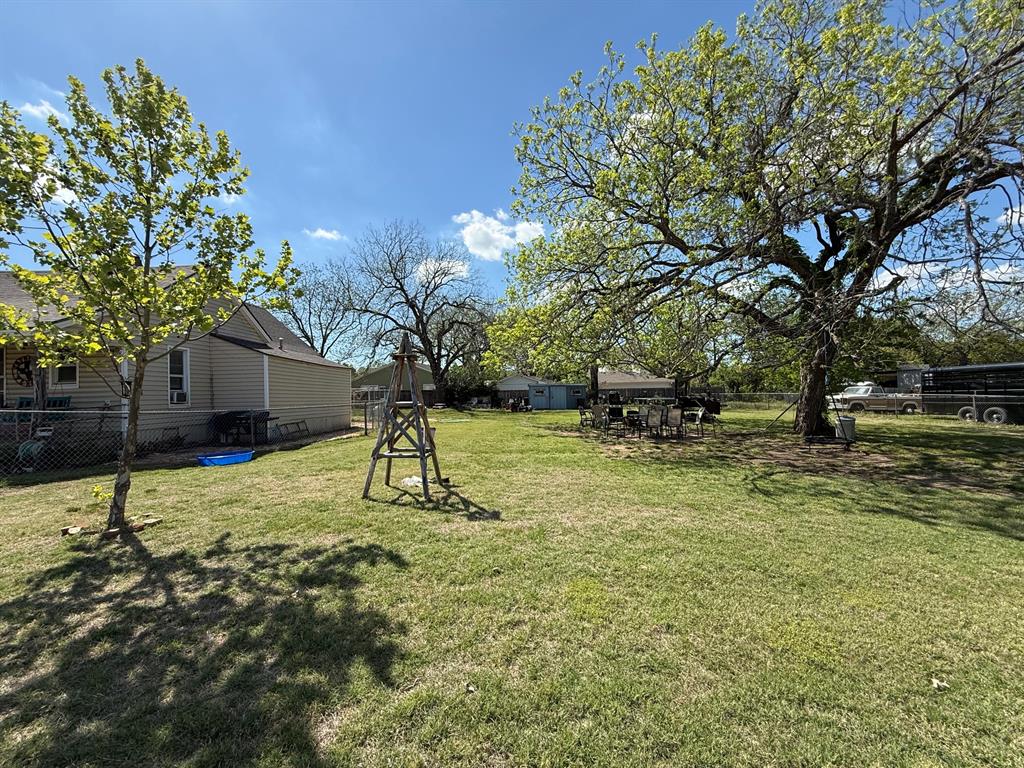 306 3rd Street Valley Mills, TX 76689 - Photo 5 of 14 a house view with a sitting space