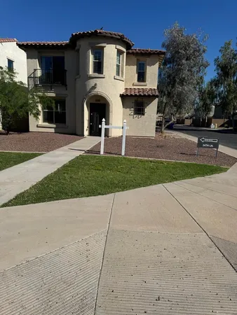 $2,600 | 9410 South 34th Lane, Laveen, AZ 85339