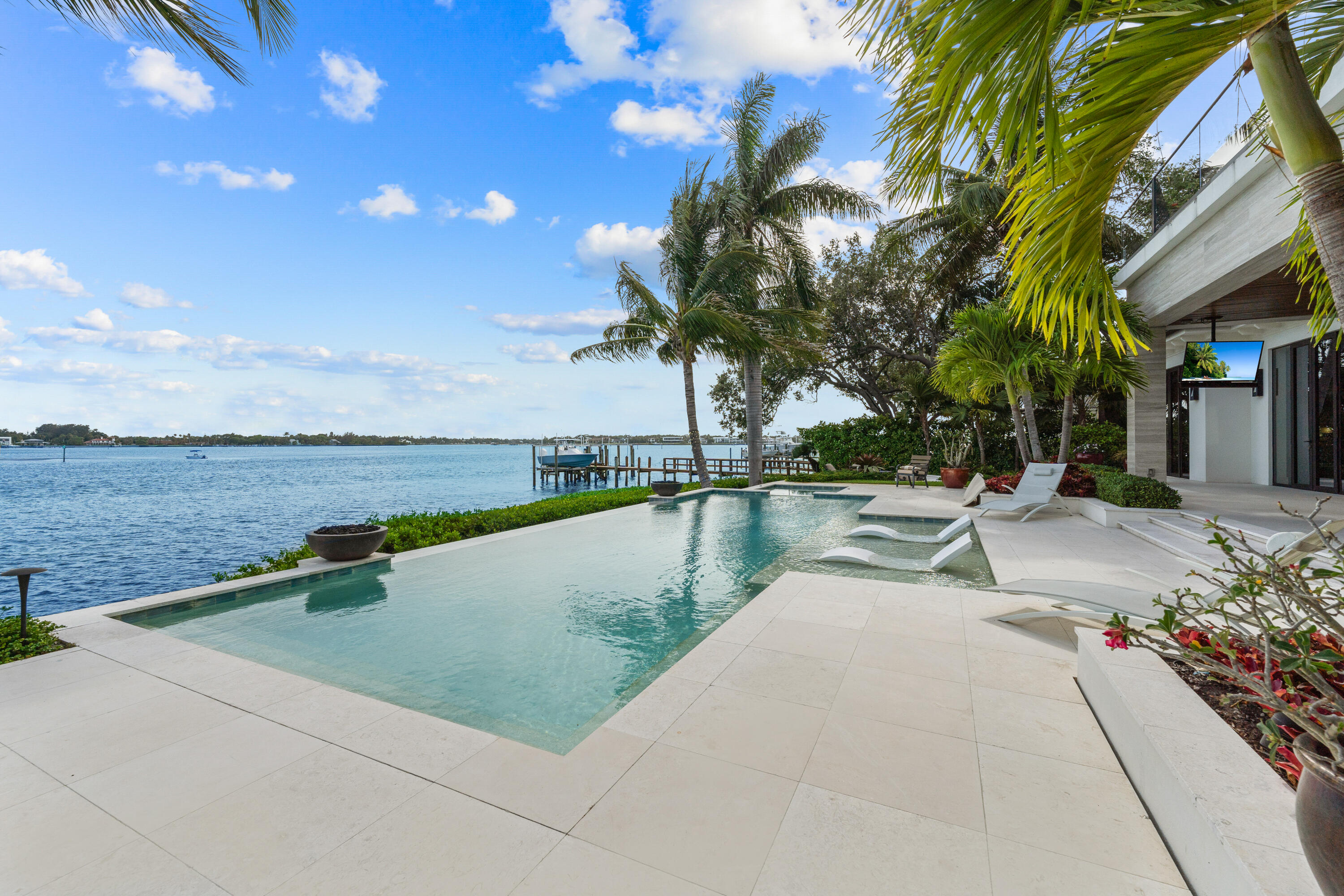 18714 Rio Vista Drive Jupiter, FL 33469 - Photo 61 of 105 33_128