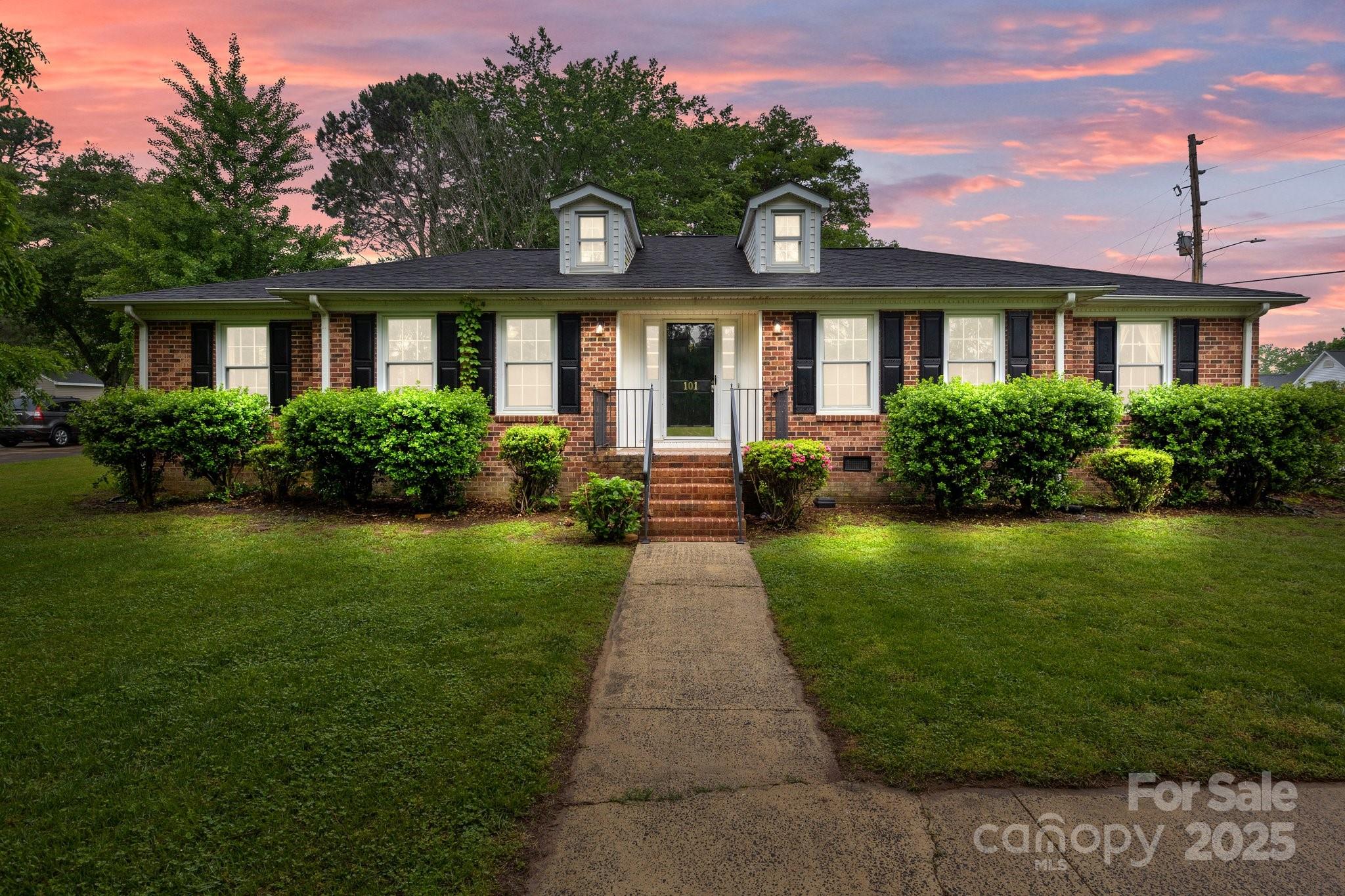 101 Wynnchester Road Gastonia, NC 28056 - Photo 1 of 46 a front view of a house with garden