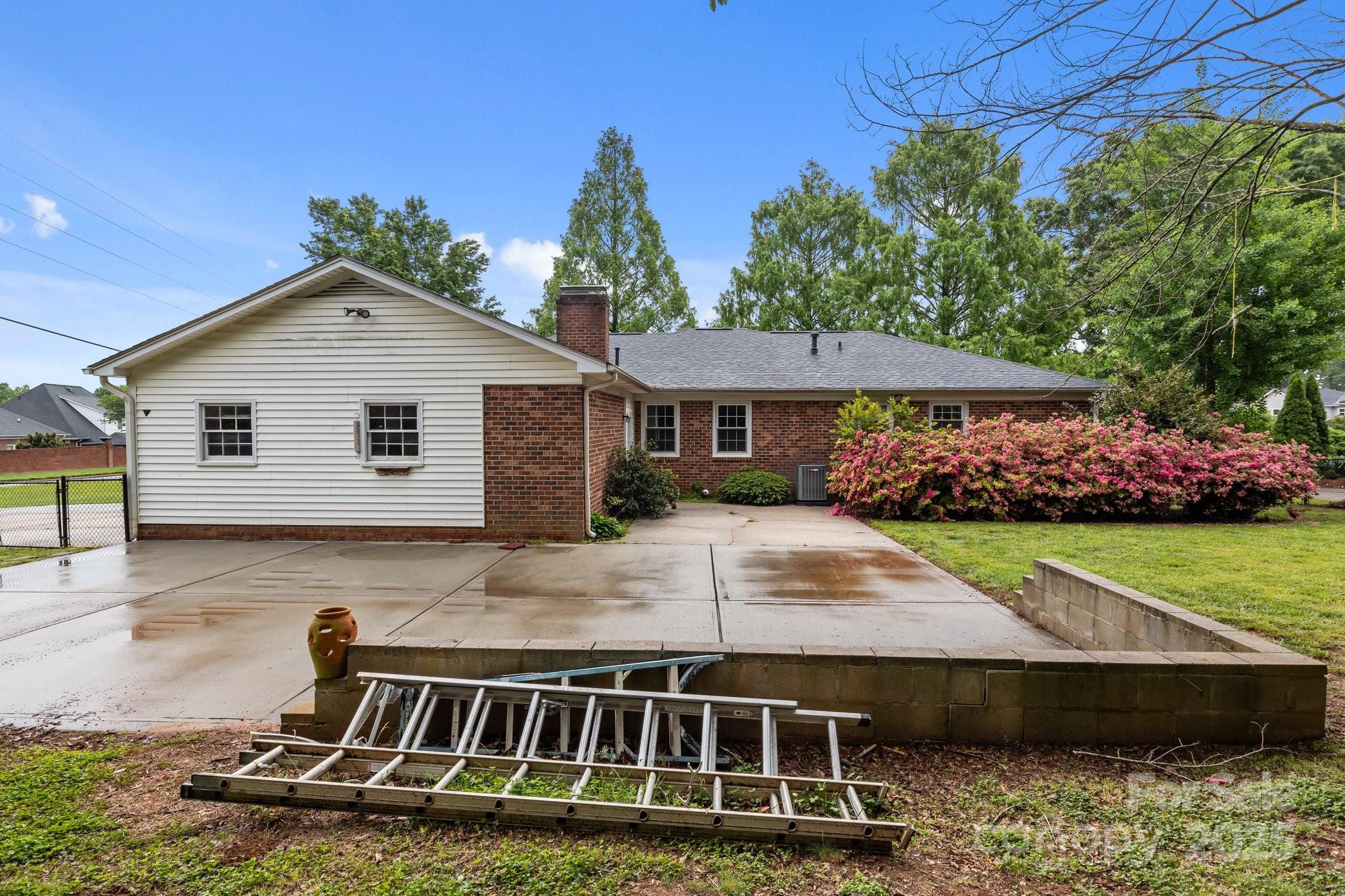 101 Wynnchester Road Gastonia, NC 28056 - Photo 35 of 46 a front view of a house with garden