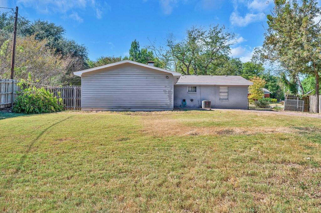 911 Fairway Road Woodway, TX 76712 - Photo 29 of 31 a view of a house with a yard