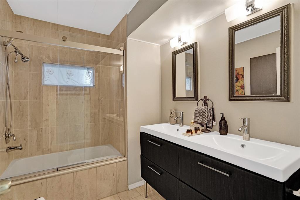 2301 Southwest 86th Terrace Davie, FL 33324 - Photo 11 of 31 a bathroom with a double vanity sink mirror double and bathtub