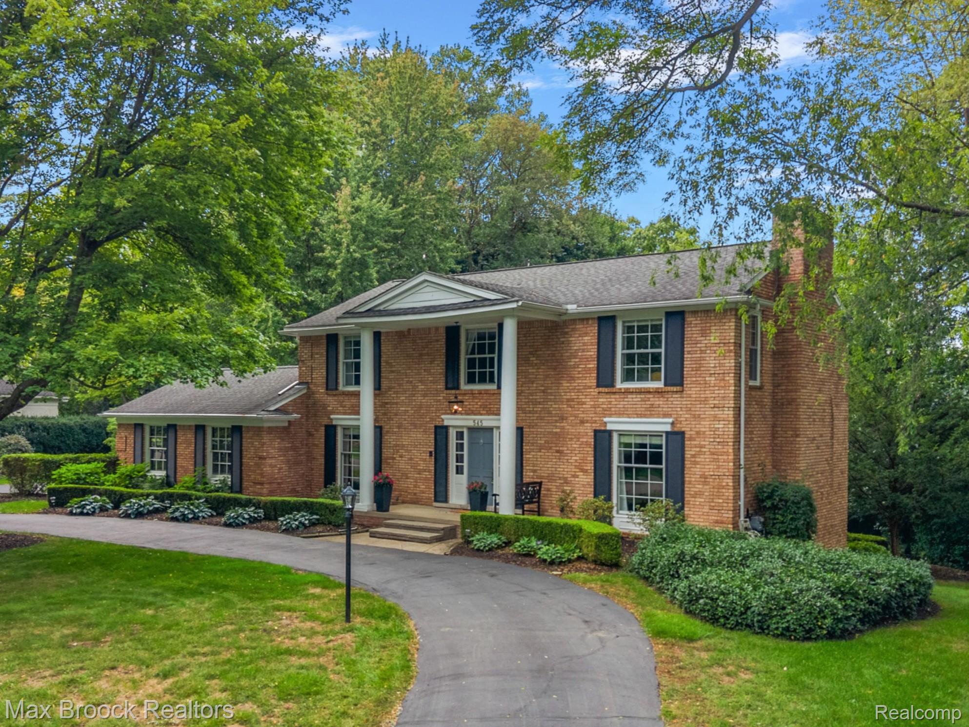 545 Whitehall Road Bloomfield Hills, MI 48304 - Photo 2 of 41 Side View w/Circular Drive