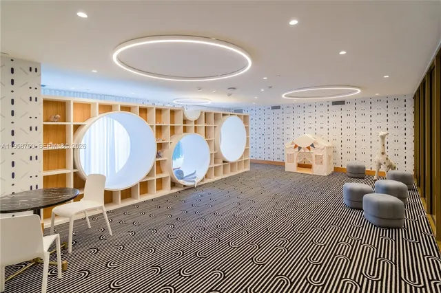 $6,300 | 2678 Tigertail Avenue, Unit 1109, Miami, FL 33133