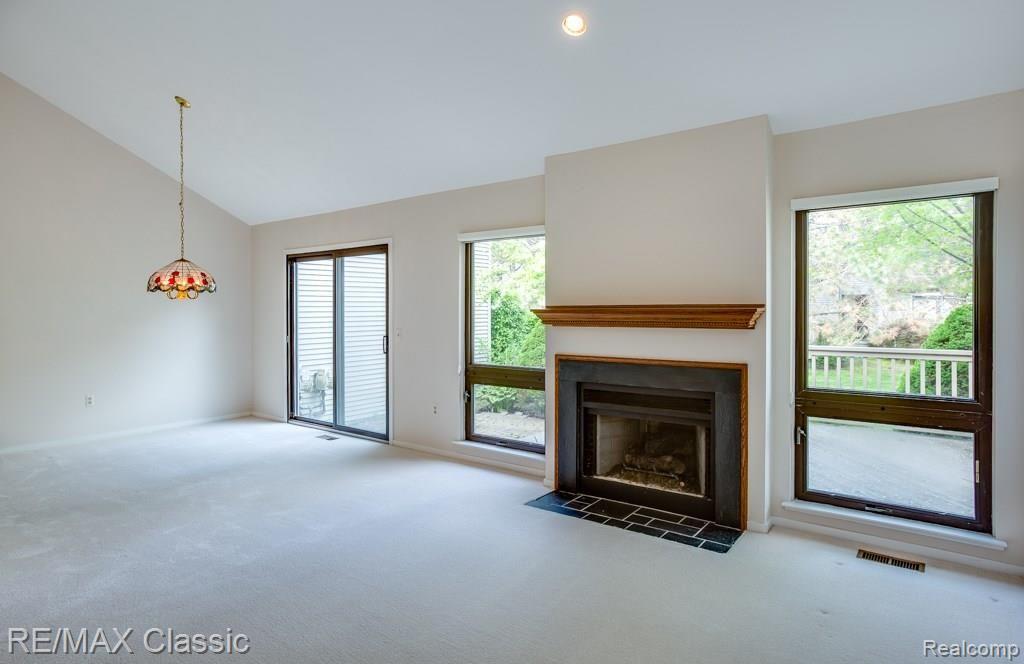 586 Ashley Circle, Unit 4 Rochester, MI 48307 - Photo 11 of 24 TP-20150509-0138-ENF.jpg