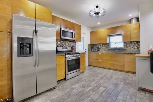 $749,900 | 137-139 Monmouth Road, Elizabeth, NJ 07208