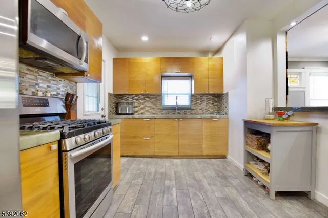 $749,900 | 137-139 Monmouth Road, Elizabeth, NJ 07208