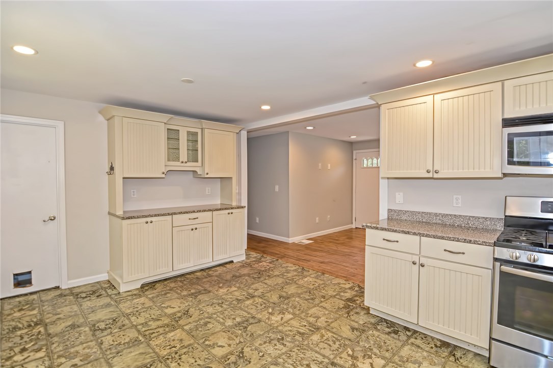 463 Durfee Hill Road Glocester, RI 02814 - Photo 8 of 40