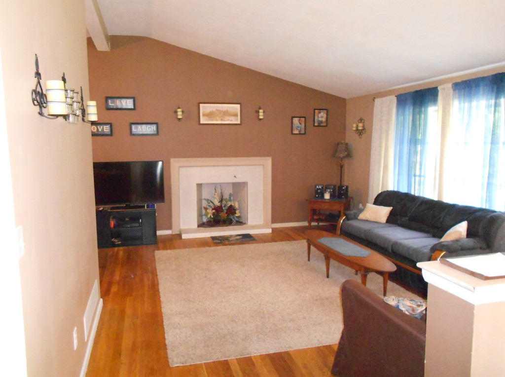14 Geraldine Road Framingham, MA 01701 - Photo 2 of 10 Gallery Image 2