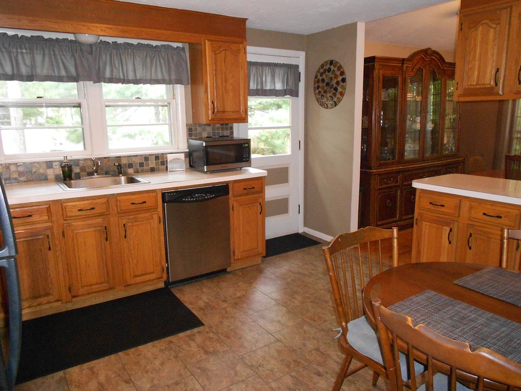 14 Geraldine Road Framingham, MA 01701 - Photo 4 of 10 Gallery Image 4