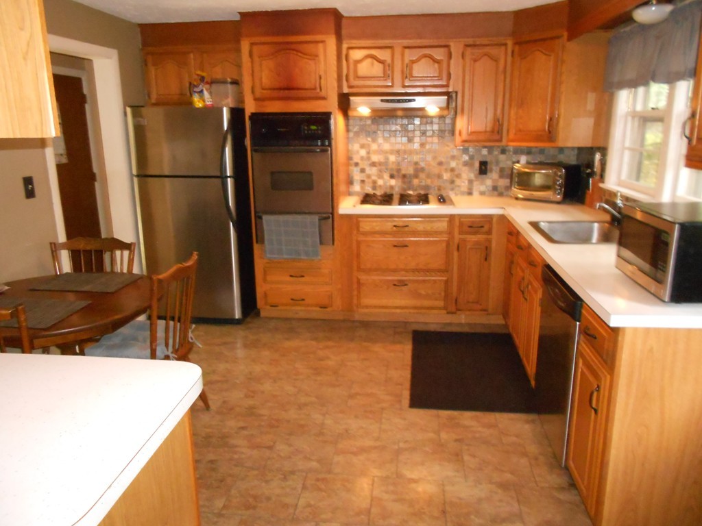 14 Geraldine Road Framingham, MA 01701 - Photo 5 of 10 Gallery Image 5