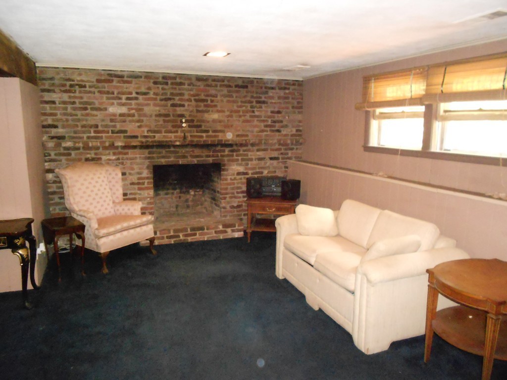 14 Geraldine Road Framingham, MA 01701 - Photo 6 of 10 Gallery Image 6