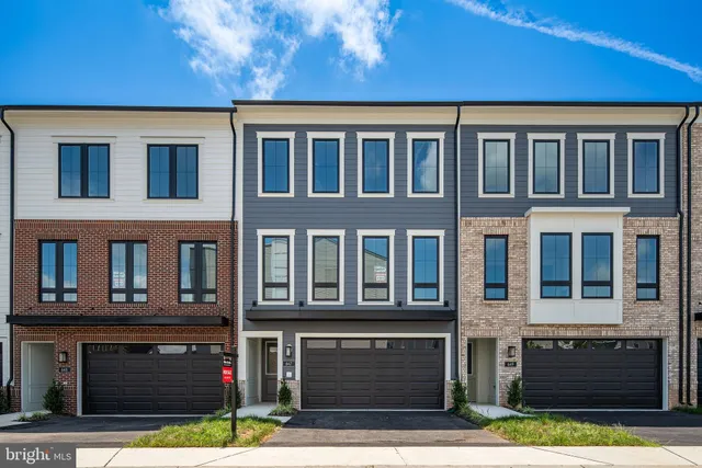 $799,990 | 647 Angelfish Way, Woodbridge, VA 22191