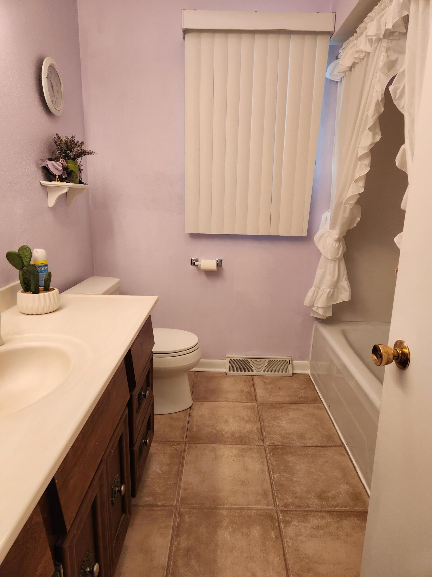 2849 Hall Road Muskegon, MI 49442 - Photo 16 of 33 Main bath
