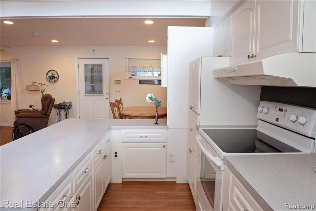 1853 Massoit Road Royal Oak, MI 48073 - Photo 6 of 38