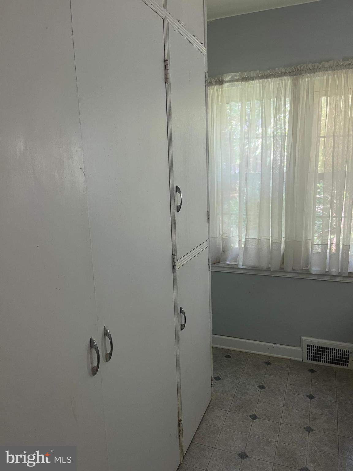 12820 Lauran Road Hagerstown, MD 21742 - Photo 25 of 45 Built-in hall bath