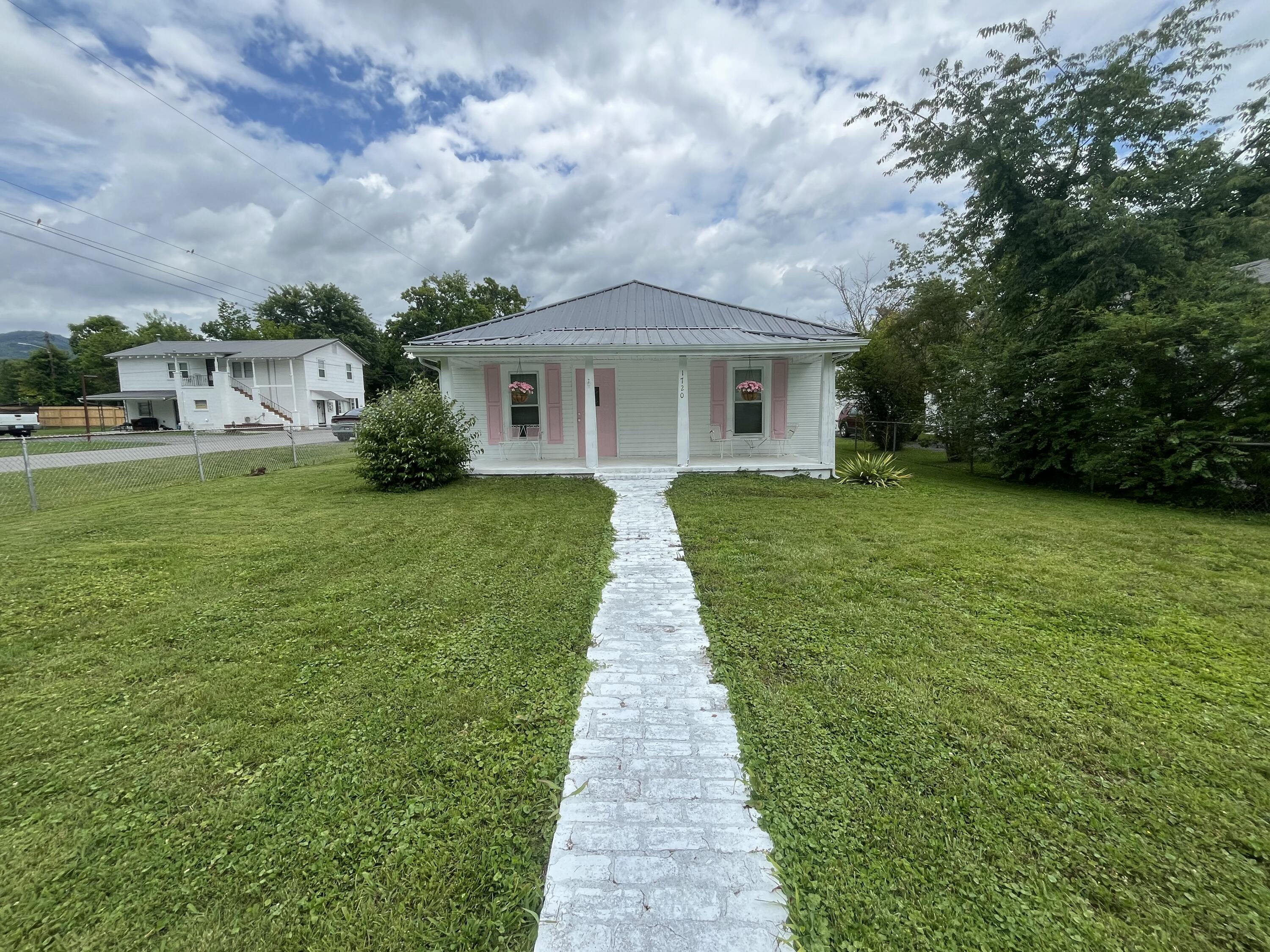 1720 Exeter Avenue Middlesboro, KY 40965 - Photo 3 of 46 IMG_0018