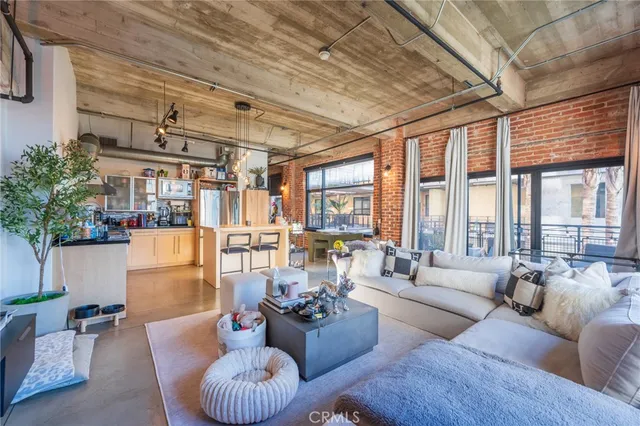 $539,000 | 835 Locust Avenue, Unit 310, Long Beach, CA 90813