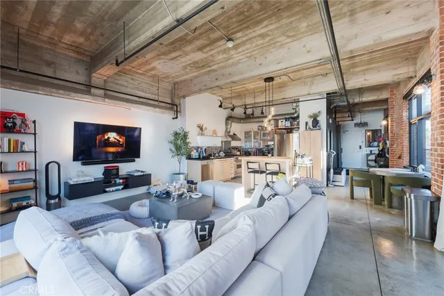 $539,000 | 835 Locust Avenue, Unit 310, Long Beach, CA 90813