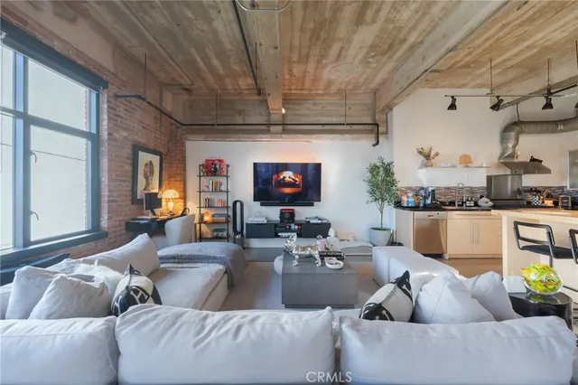 $539,000 | 835 Locust Avenue, Unit 310, Long Beach, CA 90813