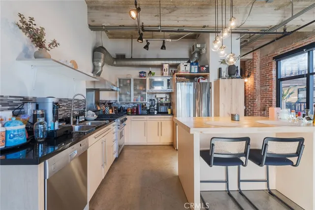 $539,000 | 835 Locust Avenue, Unit 310, Long Beach, CA 90813