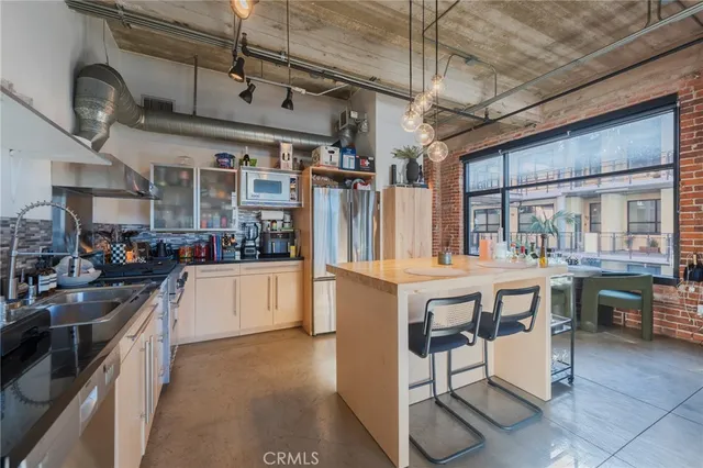 $539,000 | 835 Locust Avenue, Unit 310, Long Beach, CA 90813