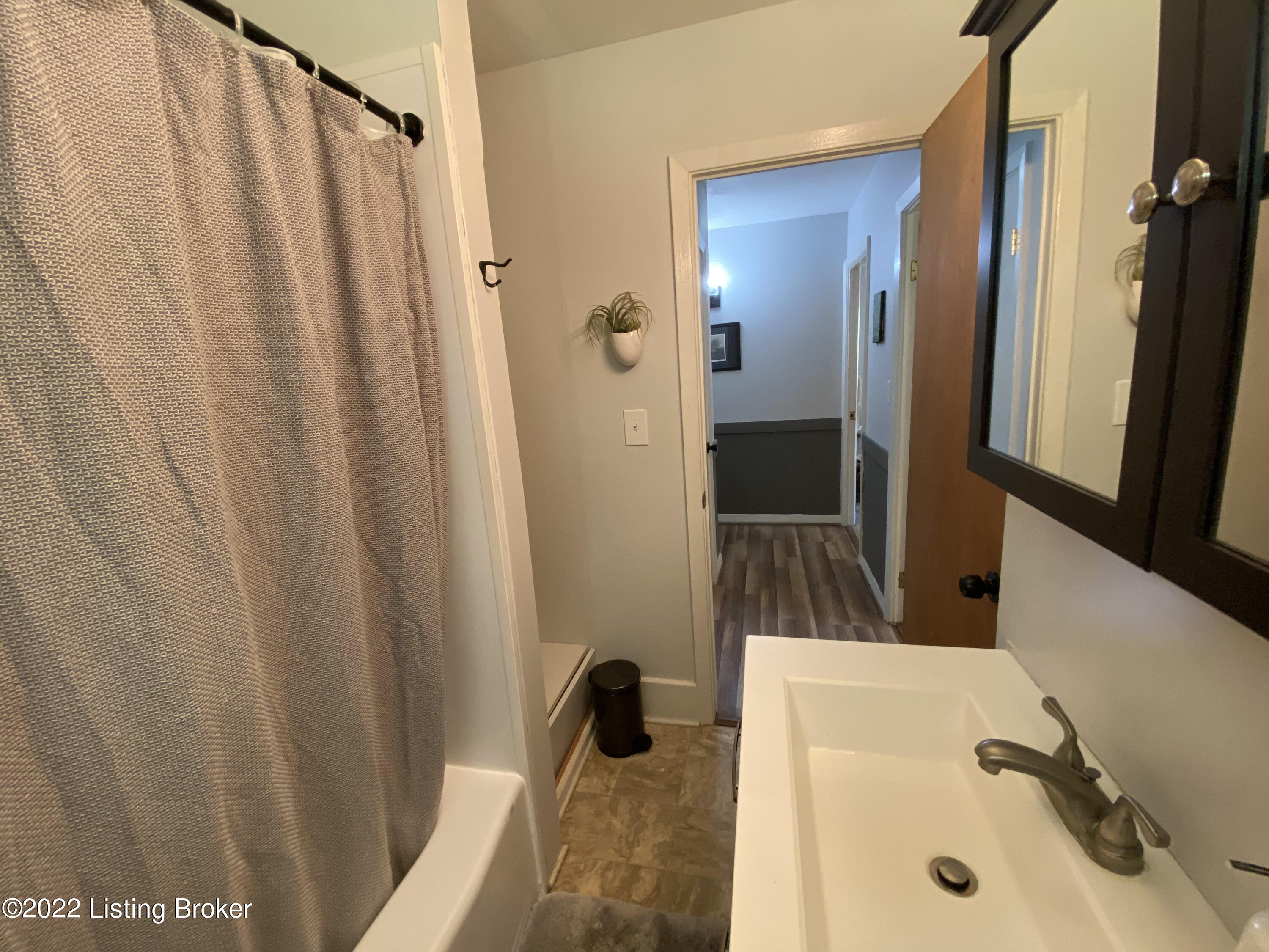 1819 Millgate Road Louisville, KY 40223 - Photo 21 of 26 Bathroom 1a