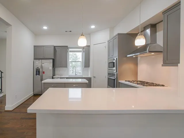 $3,200 | 2004 Rosedale Street, Unit F, Houston, TX 77004