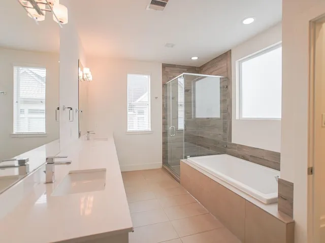 $3,200 | 2004 Rosedale Street, Unit F, Houston, TX 77004