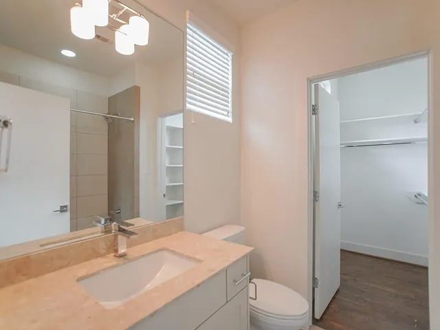 $3,200 | 2004 Rosedale Street, Unit F, Houston, TX 77004