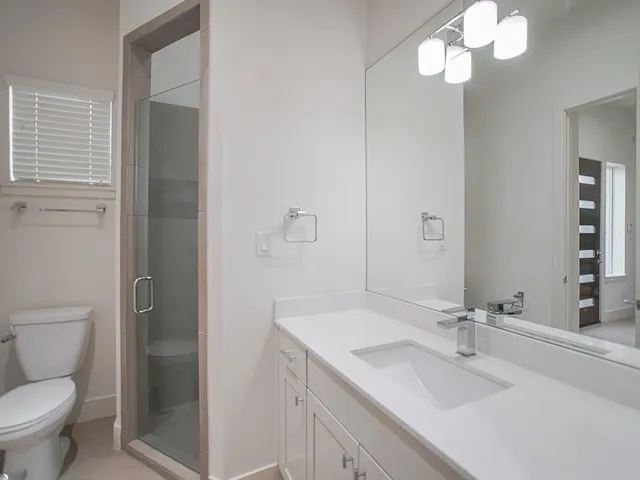 $3,200 | 2004 Rosedale Street, Unit F, Houston, TX 77004