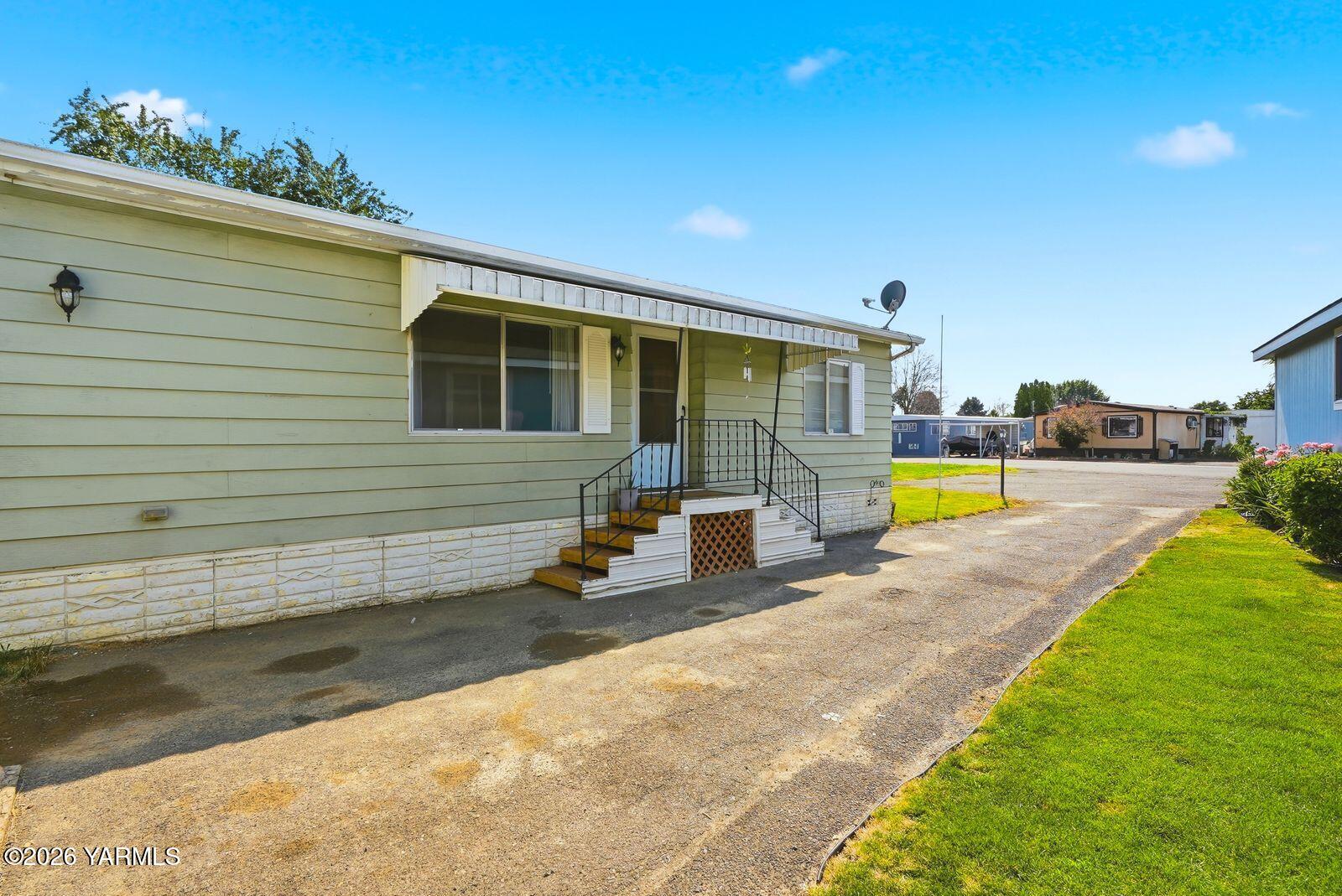 2205 Butterfield Road, Unit 251 Yakima, WA 98901 - Photo 3 of 27 2205 Butterfield Rd 003