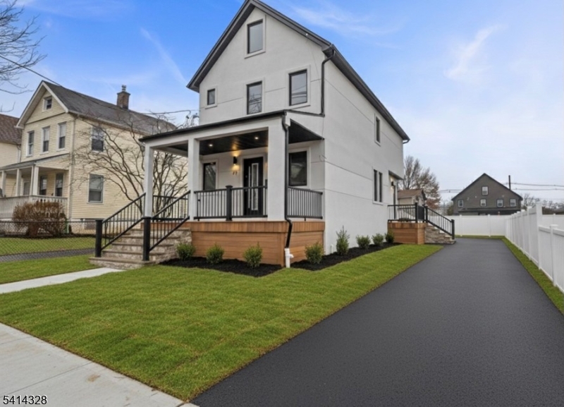 a view of house with garden
