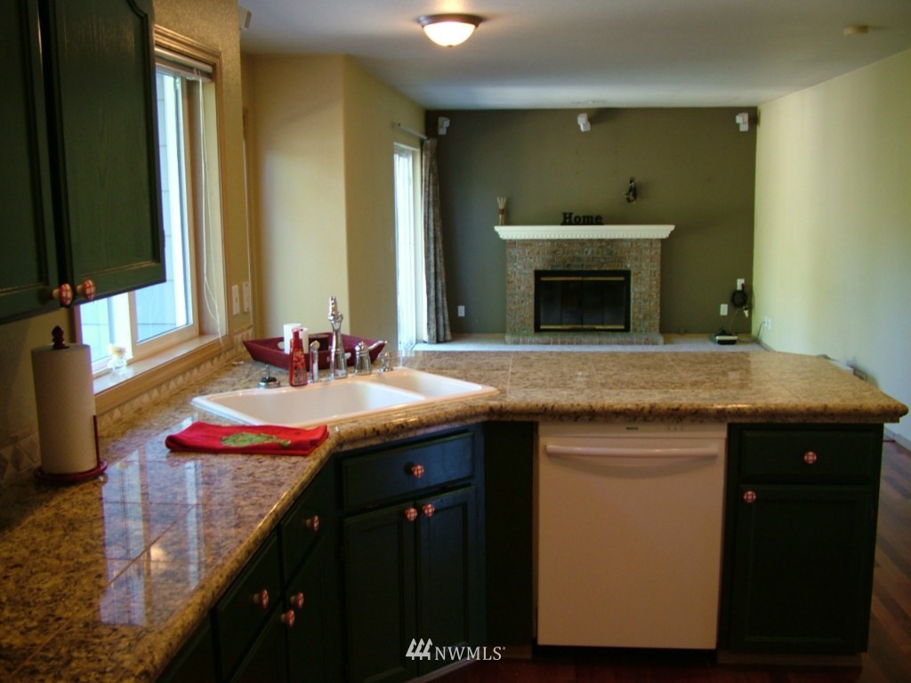 1950 Union Avenue Northeast Renton, WA 98059 - Photo 2 of 19
