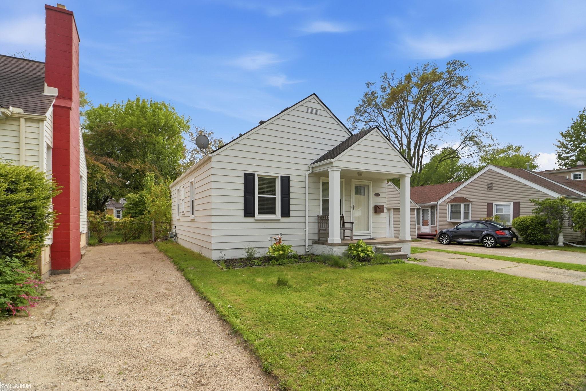 2223 Ridgemont Road Grosse Pointe, MI 48236 - Photo 3 of 23