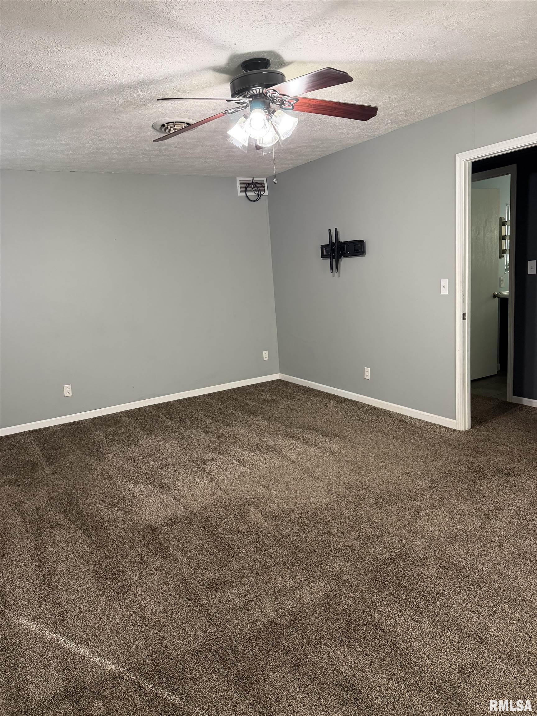331 Pine Street Jacksonville, IL 62650 - Photo 14 of 17