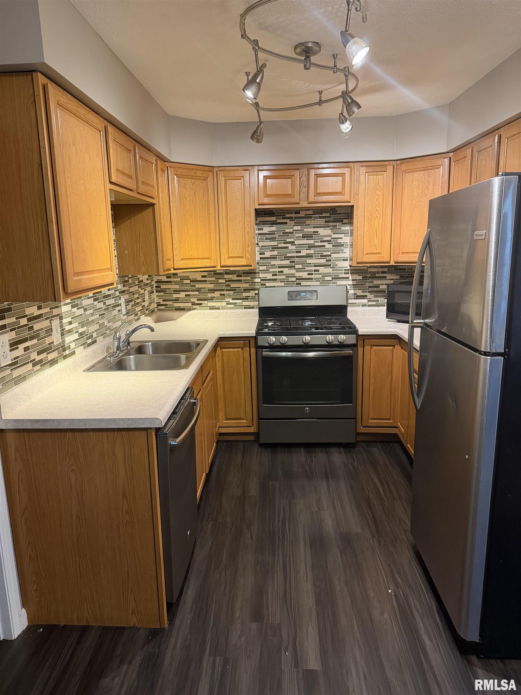 331 Pine Street Jacksonville, IL 62650 - Photo 2 of 17