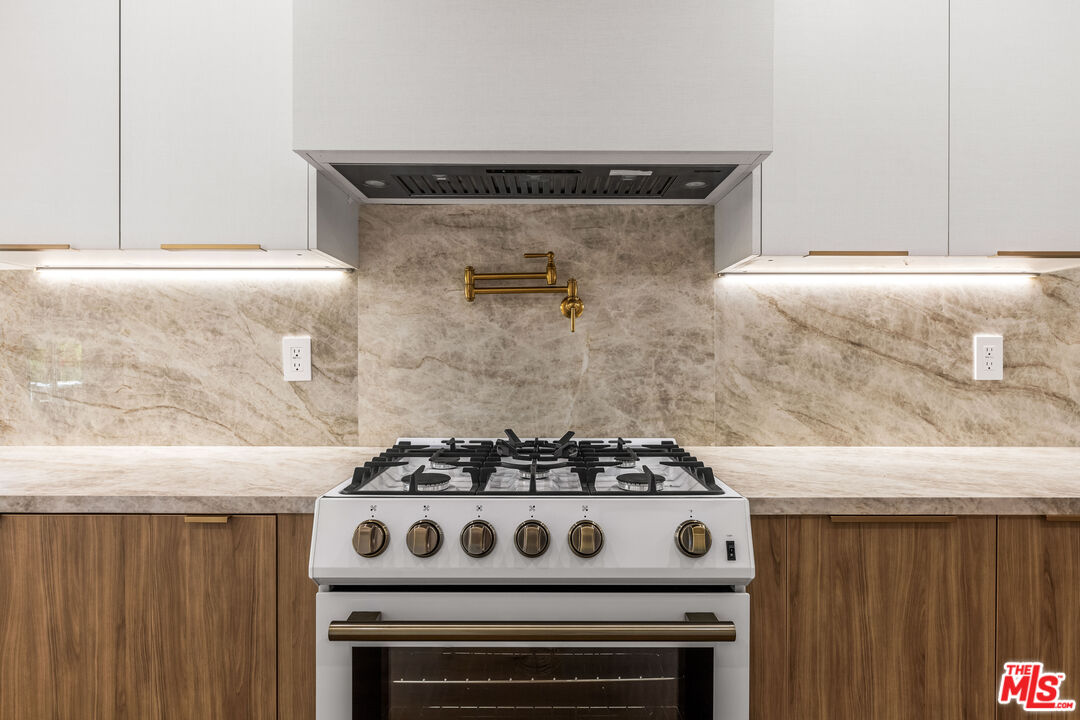 266 Mabery Road Santa Monica, CA 90402 - Photo 19 of 47 a close view of a stove